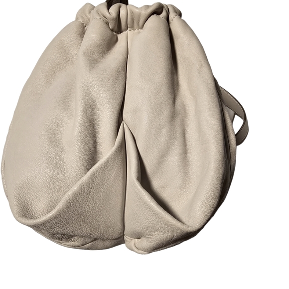 Michael Kors Erin shoulder  bag in buttery soft cream leather - Picture 5 of 14